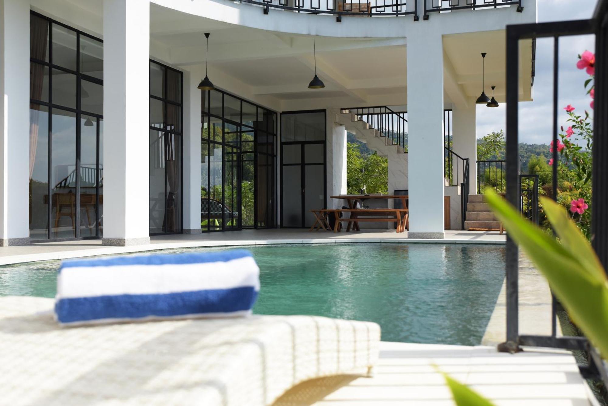 The Hacienda Lovina Villa Exterior photo